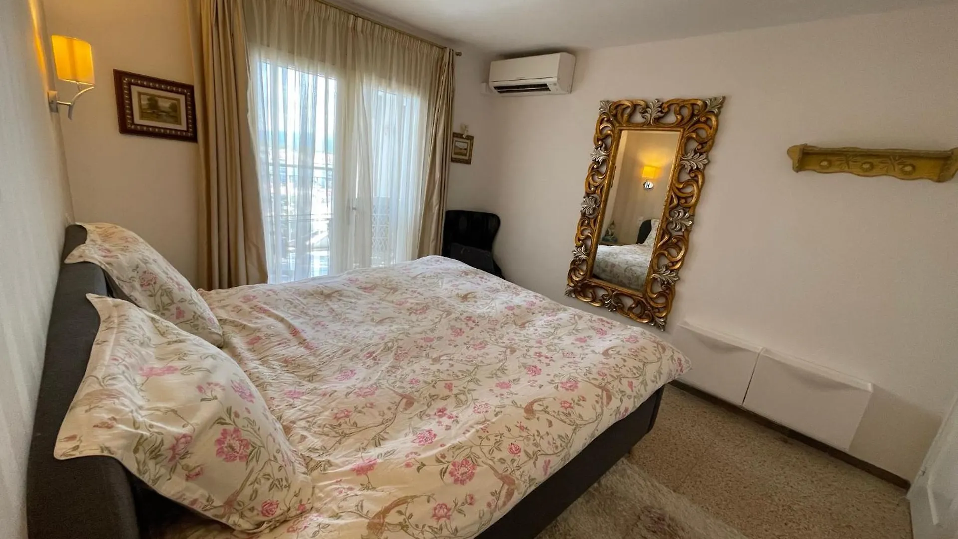 Apartment Lux Apt 1Er Ligne Mer!Grande Terrasse Vue Superbe! Empuriabrava Spain